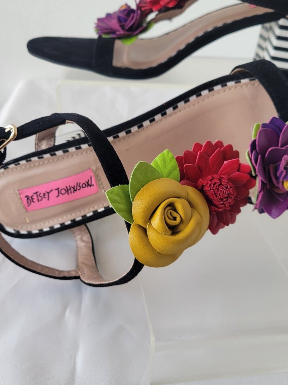 Betsey Johnson "Adde" Floral Block Heel Sandals – Size 9 - Picture 9 of 16
